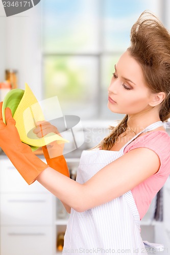 Image of housewife washing dish