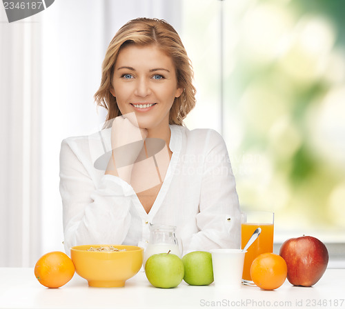 Image of woman with healthy breakfast