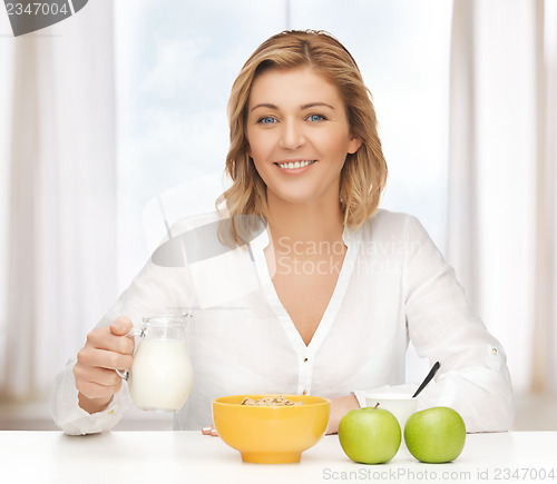 Image of woman with healthy breakfast