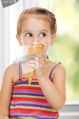 Image of litle girl with ice cream