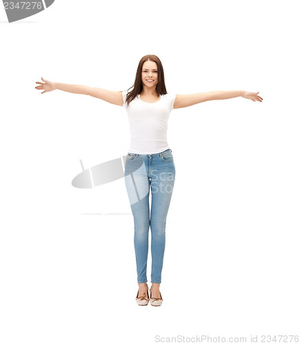 Image of woman in blank white t-shirt