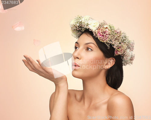 Image of woman wearing wreath of flowers