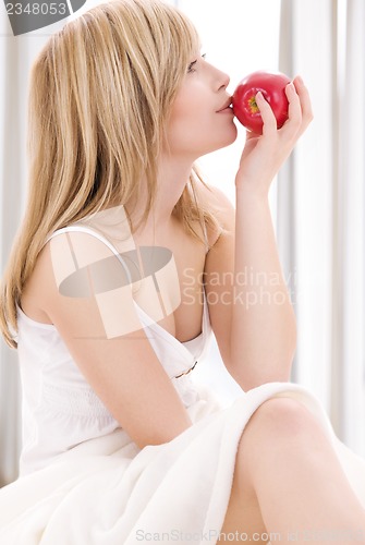Image of red apple