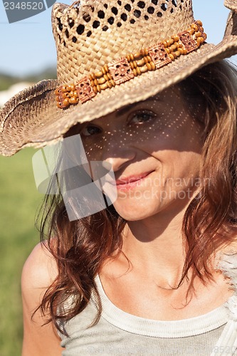 Image of attractive smiling adult woman outside in summer