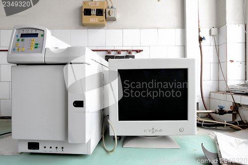 Image of Old vintage computer in laboratory