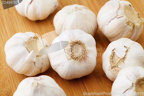Image of Garlic on table