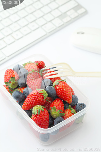 Image of Berry mix lunch on working desk in office
