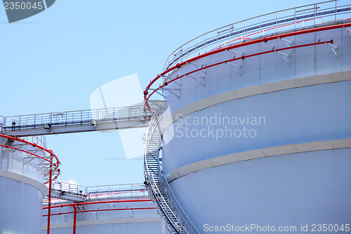 Image of Oil refinery tank