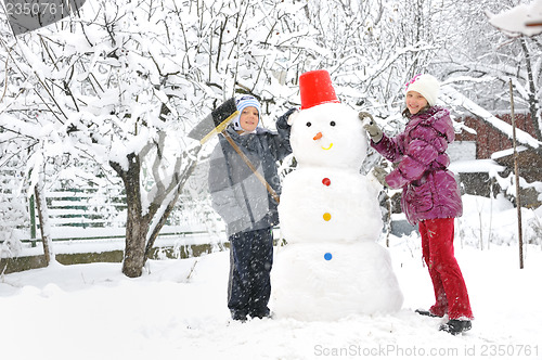 Image of snowman and kids