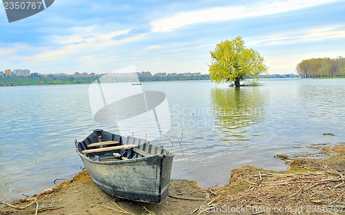 Image of boat on shore of danube 