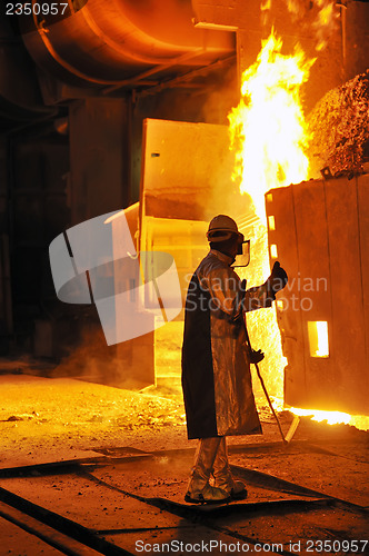 Image of worker with hot steel 