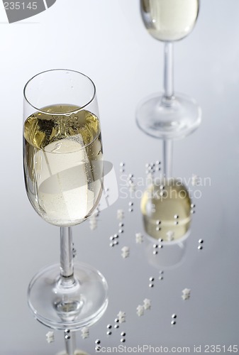 Image of Two glasses of champagne