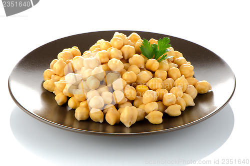 Image of Chickpeas in a brown plate