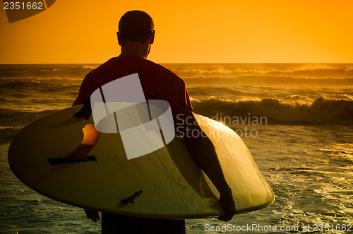 Image of Surfer watching the waves