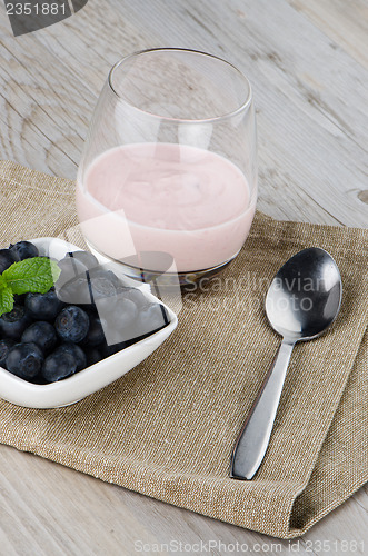 Image of Yogurt with fresh blueberries