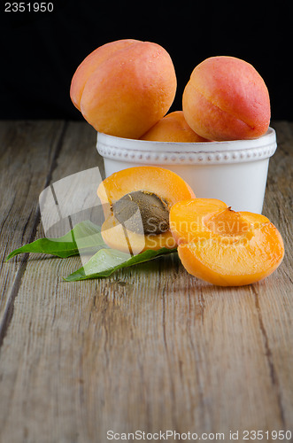 Image of Apricots on wooden table.