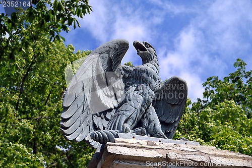 Image of sculpture of eagle