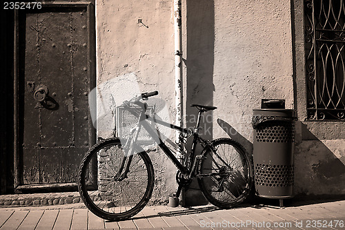 Image of old bicycle