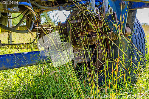 Image of old trailer hidden in the grass