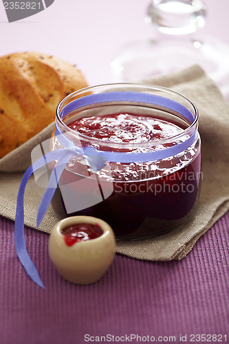 Image of berry marmalade in a jar