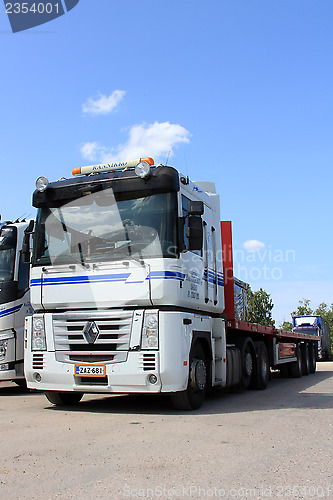 Image of White  Renault Magnum 500 Truck