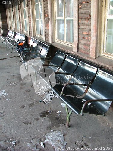 Image of old trainstation seats