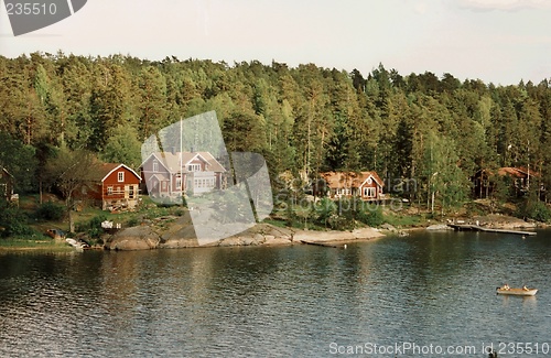 Image of houses at lake