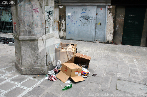 Image of junk, mess, rubbish, graffiti in venice alley