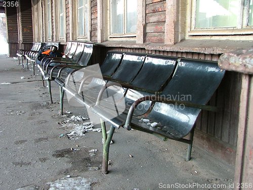 Image of old trainstation seats