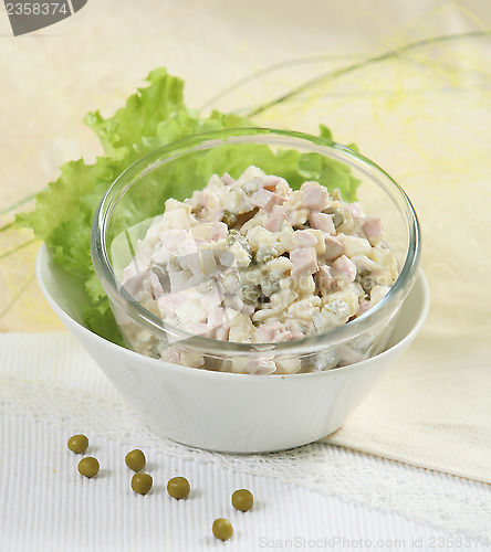 Image of bowl of fresh salad