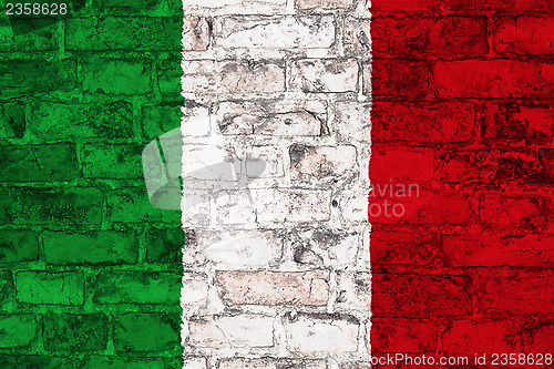 Image of Italian flag on brick wall