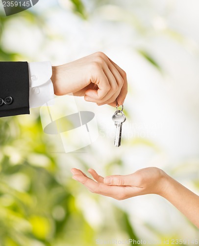 Image of man and woman with house keys