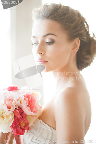Image of bride with bouquet of flowers