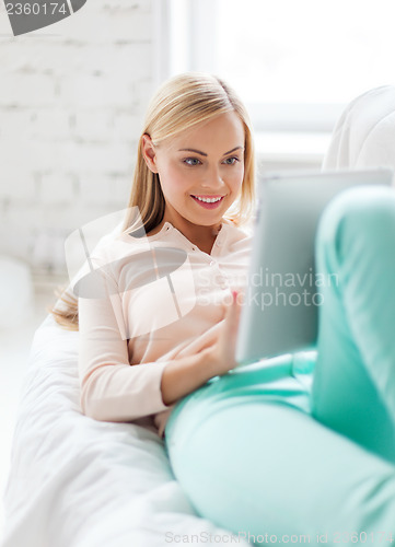 Image of woman with tablet pc