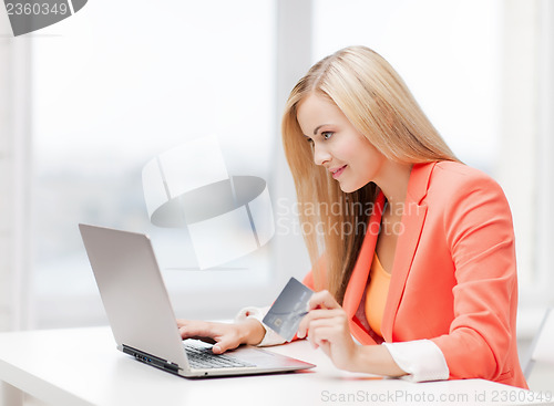 Image of businesswoman with laptop and credit card