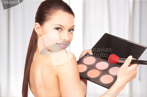 Image of lovely woman with palette and brush
