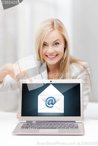 Image of woman with laptop pointing at email sign