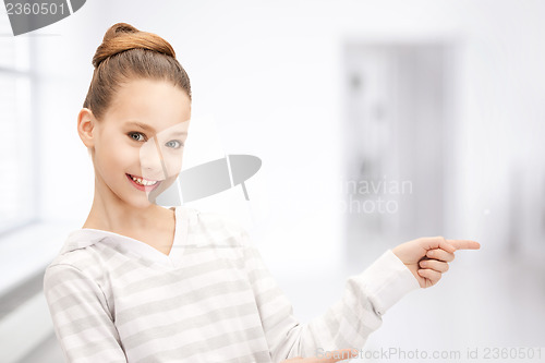 Image of teenage girl pointing her finger