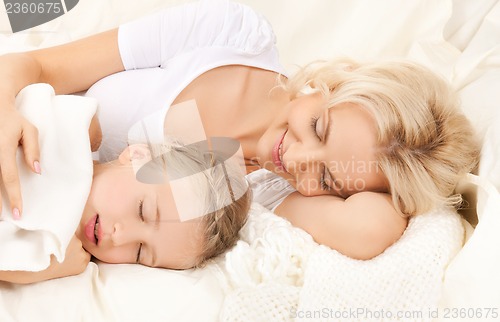 Image of mother and daughter sleeping