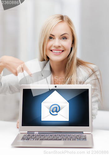 Image of woman with laptop pointing at email sign