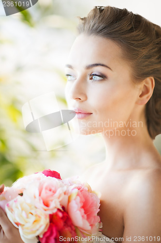Image of bride with bouquet of flowers