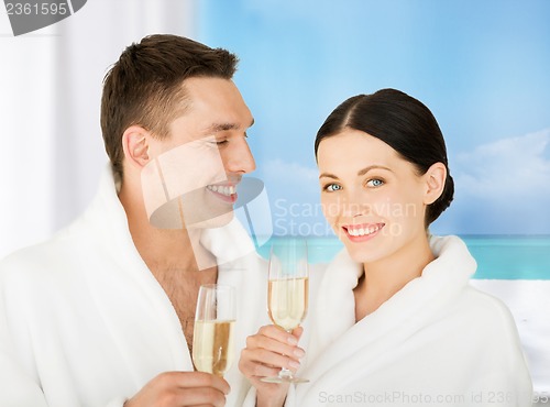 Image of couple in spa