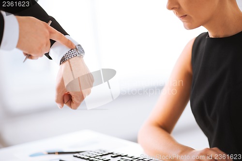 Image of boss and worker at work having conflict