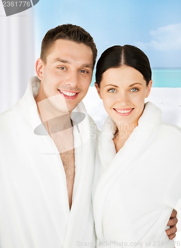 Image of couple in spa