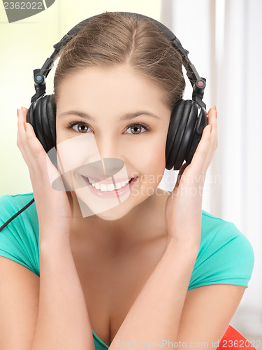 Image of girl with headphones