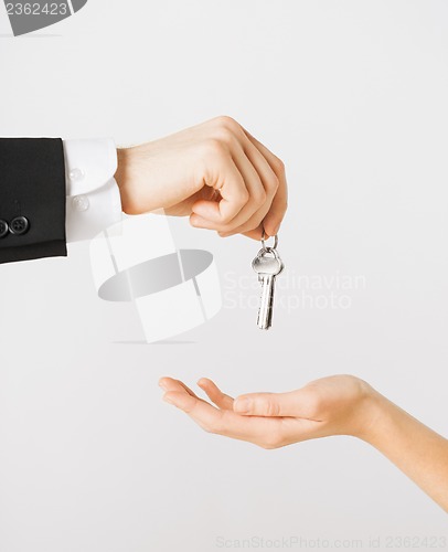 Image of man and woman with house keys