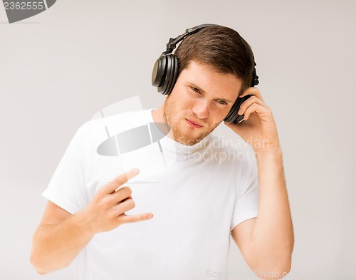 Image of man with headphones listening rock music