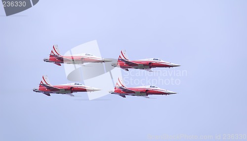 Image of F-5 E Tiger II acrobatic formation