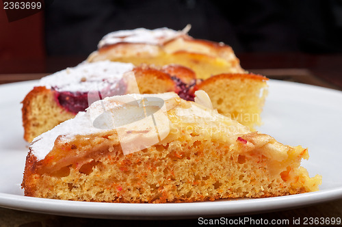 Image of pie with apple, pear and plum