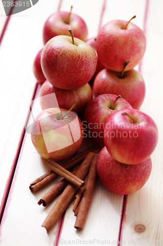 Image of apples with cinnamon